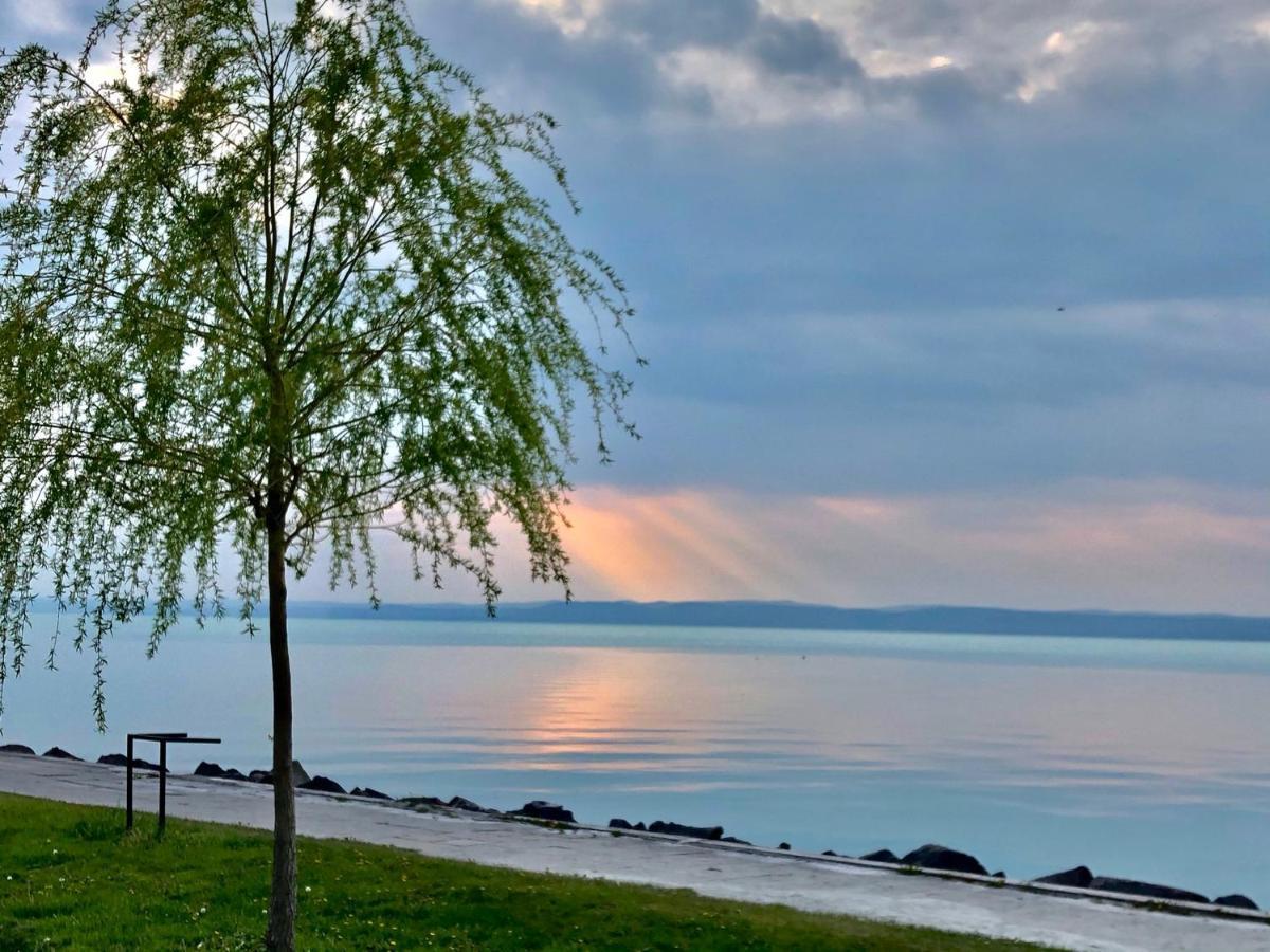 Siofoki Vizparti Nyaralo - Lakeside Apartment 외부 사진