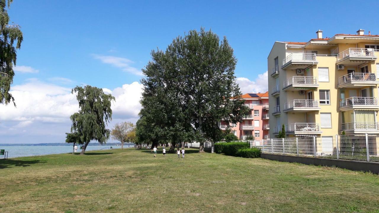 Siofoki Vizparti Nyaralo - Lakeside Apartment 외부 사진